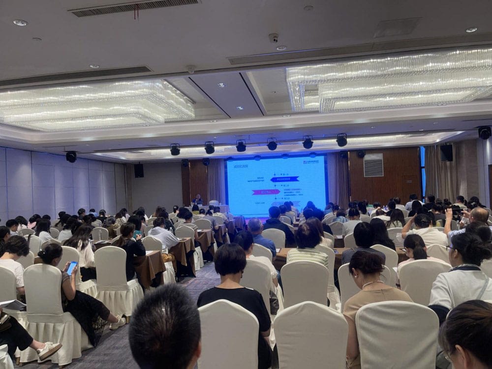 Постоянное обучение необходимо для устойчивого роста и совершенствования.